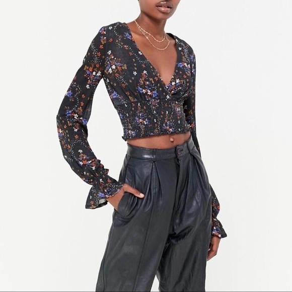 Urban Outfitters Smocked Crop Top - Picture 6 of 6